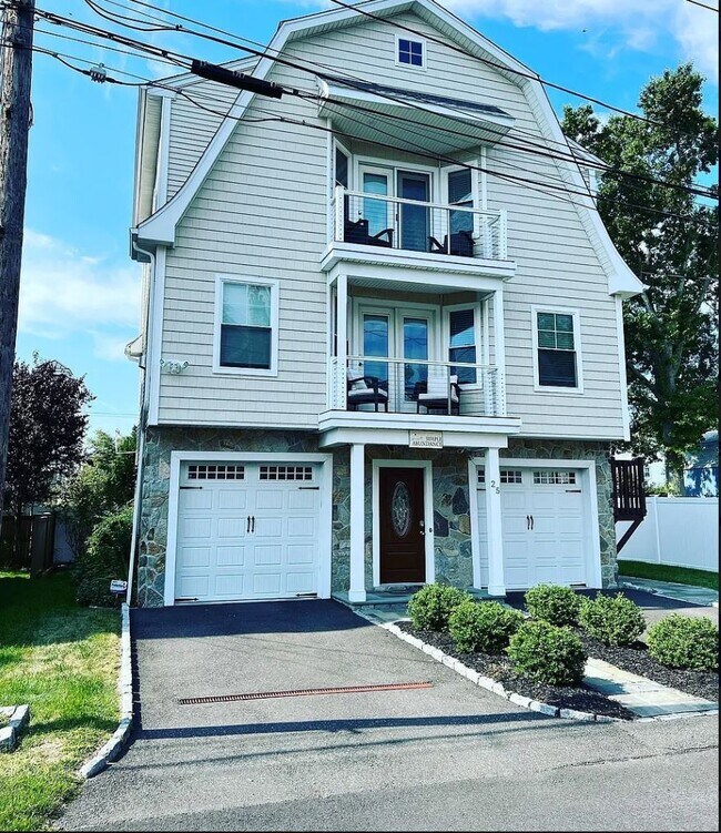 25 Penfield Pl, Fairfield, CT 06824 House Rental in Fairfield, CT