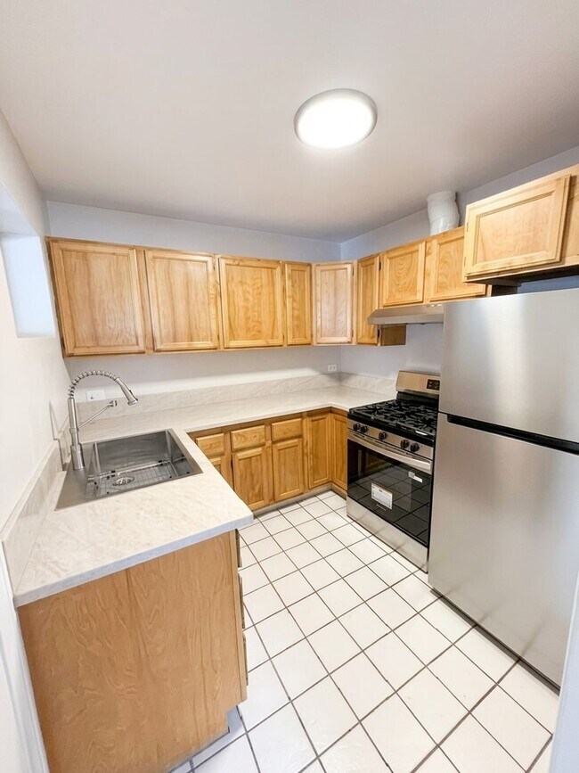 Foto del edificio - 2400 Fairway Ave