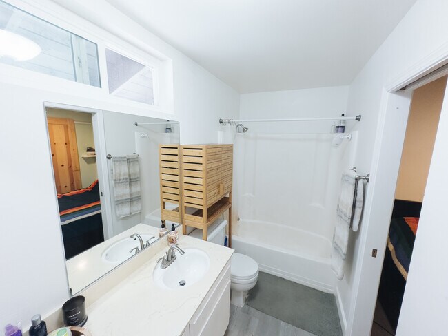Building Photo - 31567 Lindero Canyon Rd