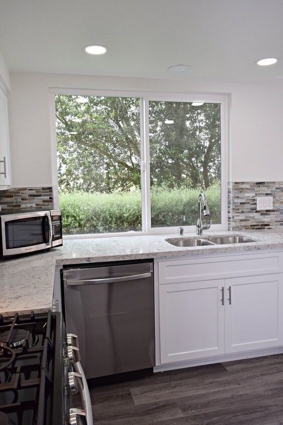 Primary Photo - Stunning 4BR 2.5BA UTC Townhome - Updated ...