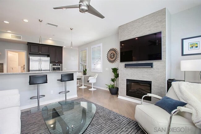 Building Photo - 1056 Pearl St