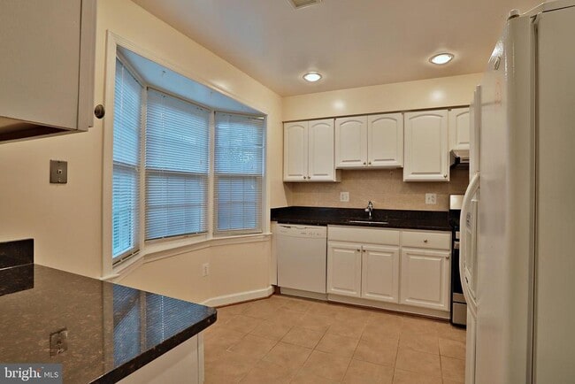 Building Photo - 3181 Welby Ct