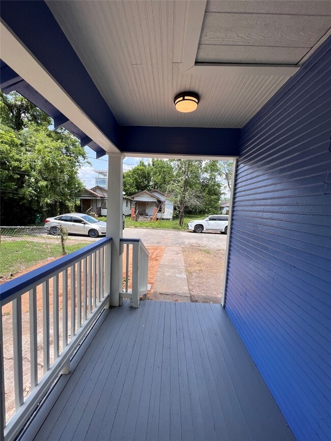 Building Photo - 2412 Stuart St