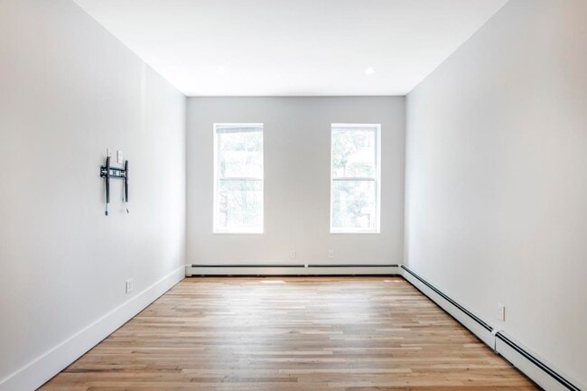 Building Photo - 228 1st St