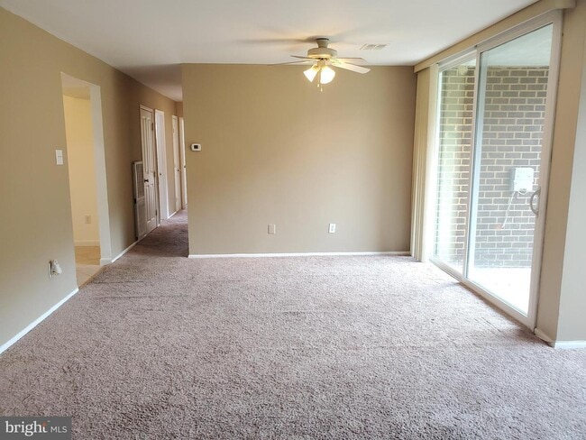 Foto del edificio - 10218 Prince Pl