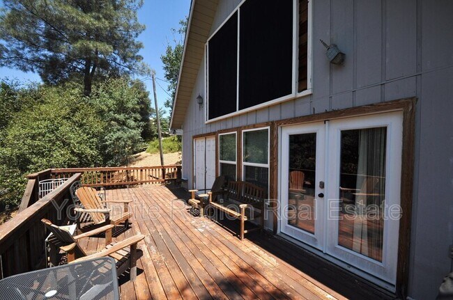 Foto del edificio - 20415 Pine Mountain Dr