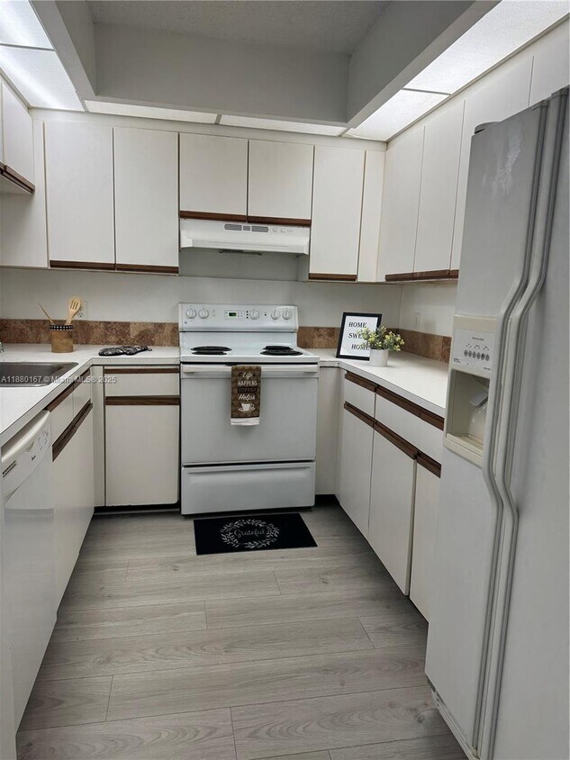 Foto principal - 1001 SW 128th Terrace