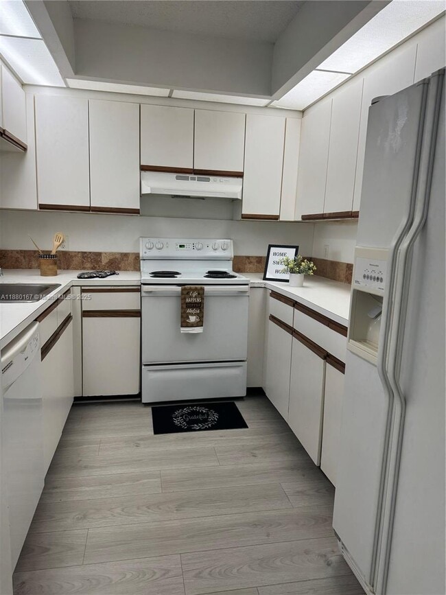 Building Photo - 1001 SW 128th Terrace