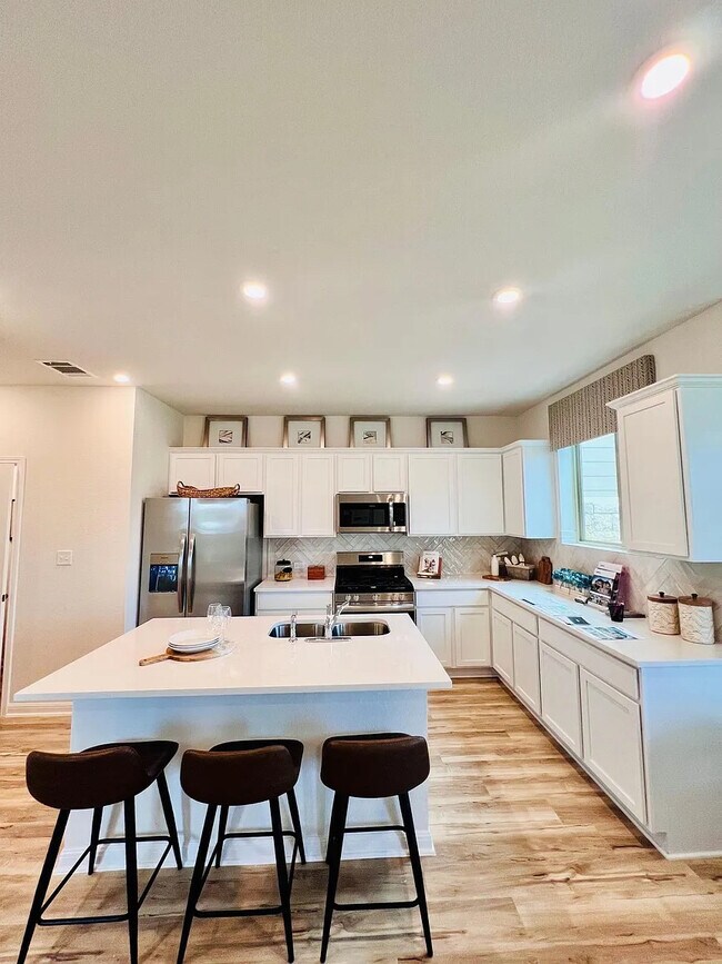 Foto del edificio - Room in Townhome on Cowbird Path