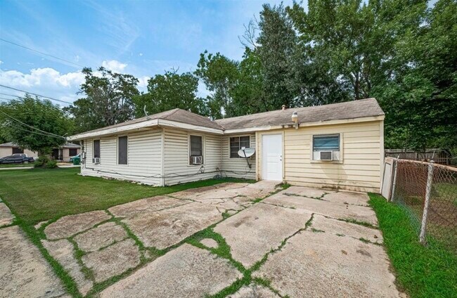 Foto del edificio - 6741 Goforth St
