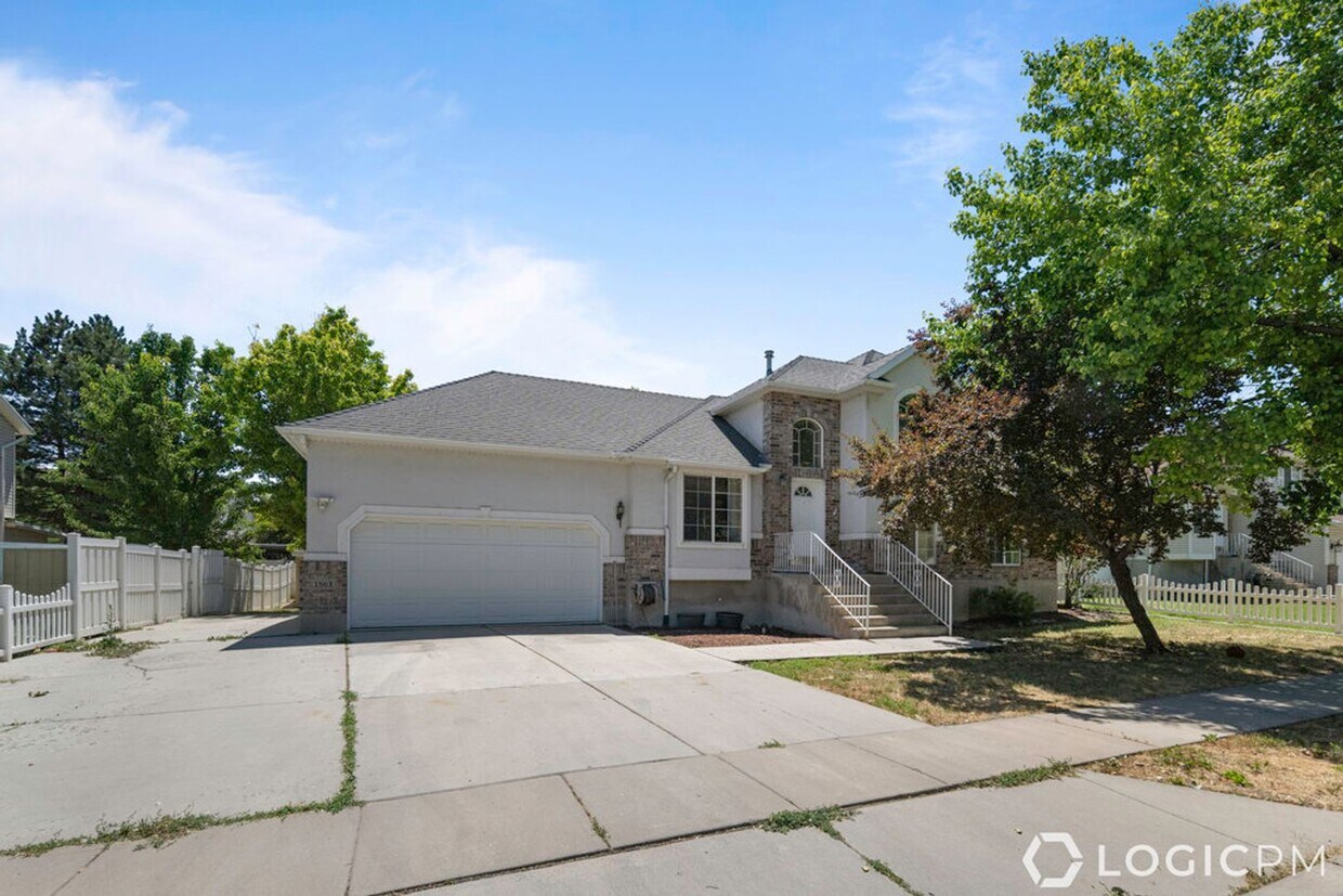 Primary Photo - Beautiful Salt Lake City Home in Excellent...