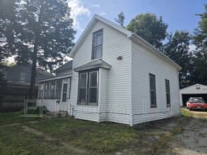 Building Photo - 740 W 11th St