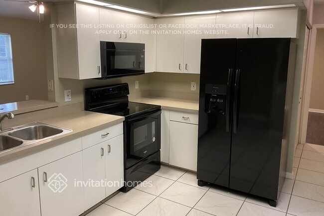 Foto del edificio - 2255 Dongola St