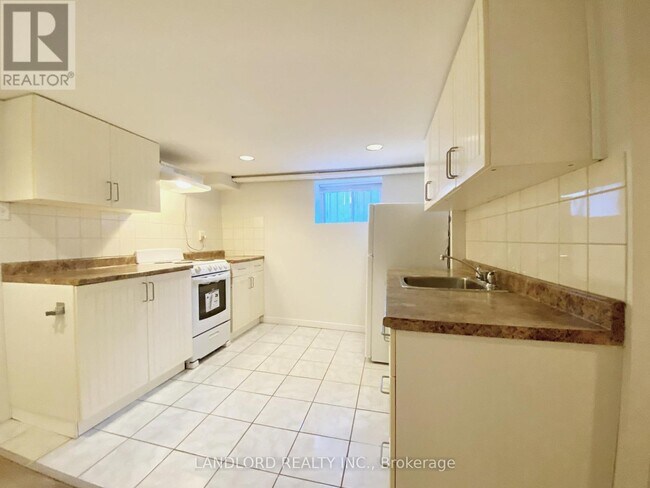 Photo du bâtiment - 2 Chicora Ave