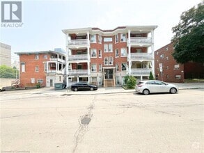 Building Photo - 121 Park St S