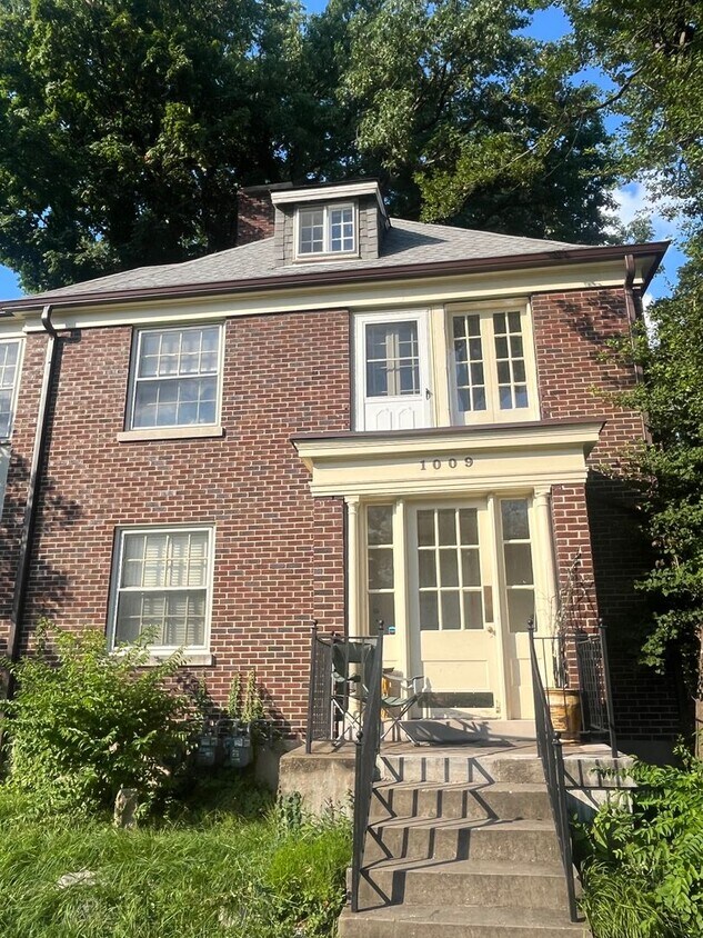 Primary Photo - 1009 Everett Ave