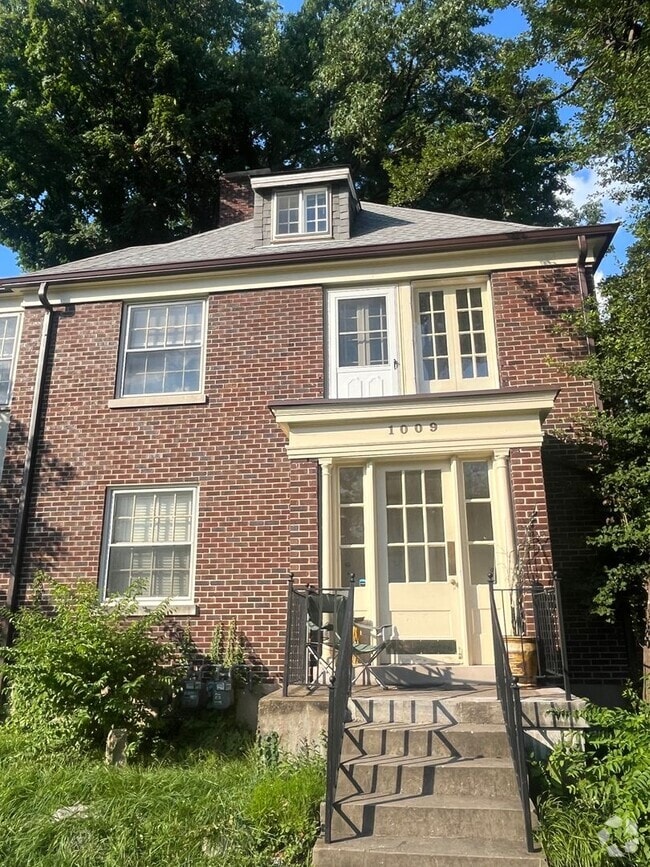 Building Photo - 1009 Everett Ave