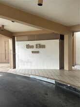 Building Photo - 1000 St Charles Pl