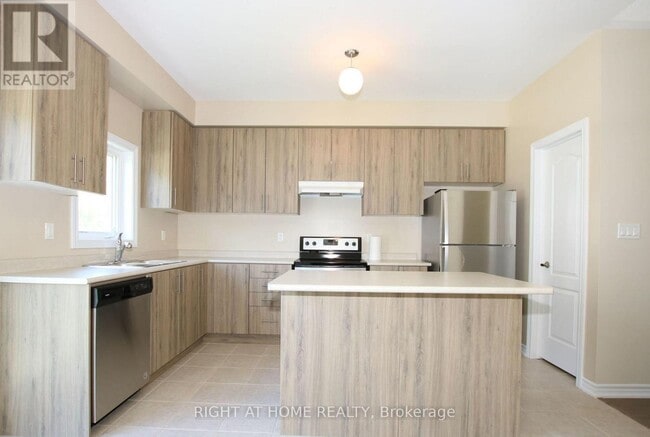 Building Photo - 49 Milson Cres