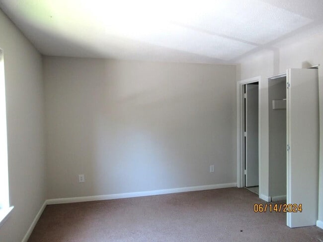 Building Photo - 251 Rast St