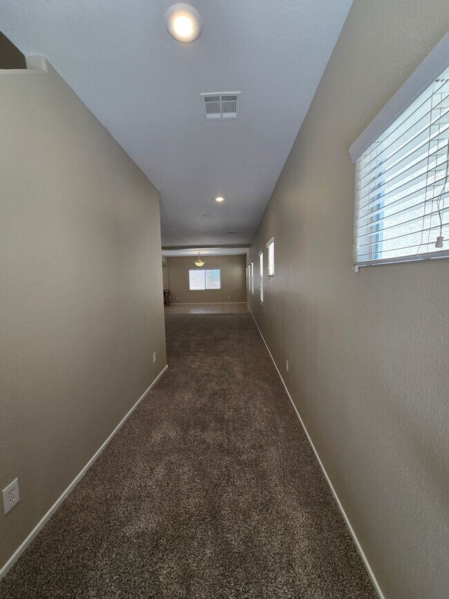 Foto del edificio - A Stunning 4 Bedroom Home in South West La...