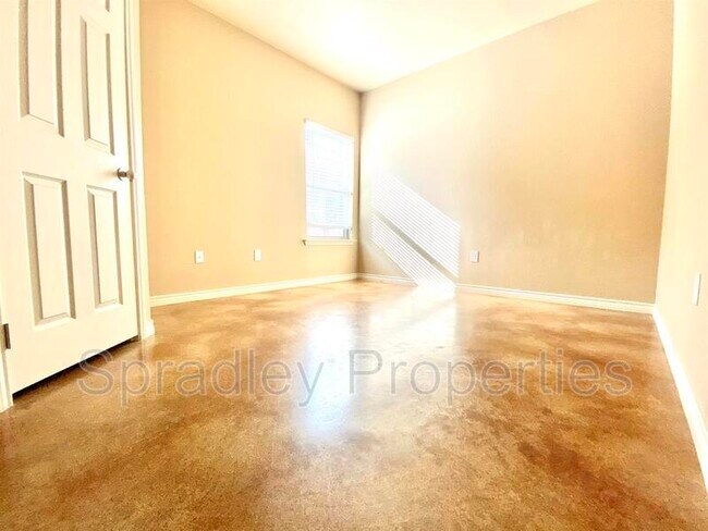 Foto del edificio - 7021 Cameron Park Rd