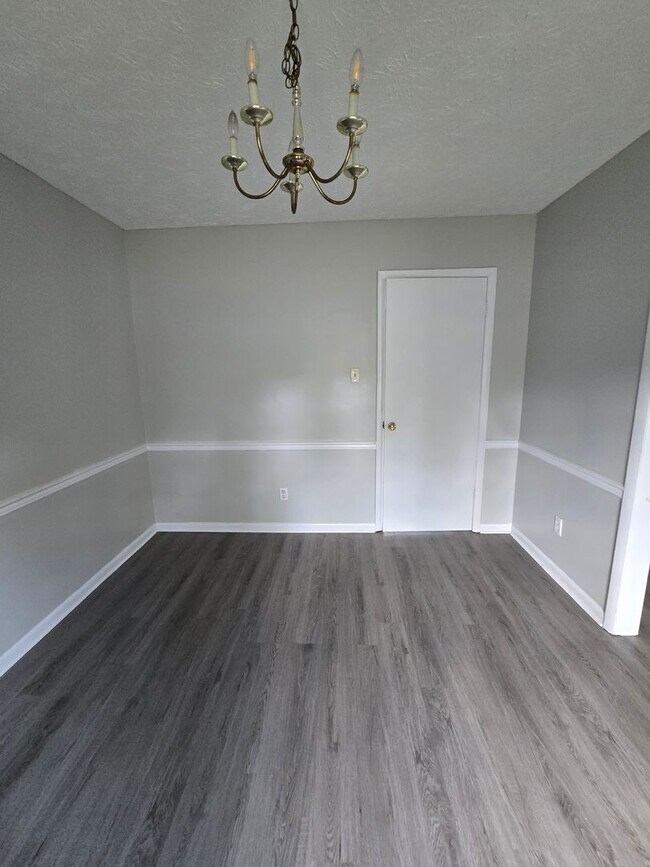 Foto del edificio - 6824 Mahogany Rd