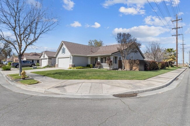 Building Photo - Coming in July!!! 3 Bedroom 2 bath!