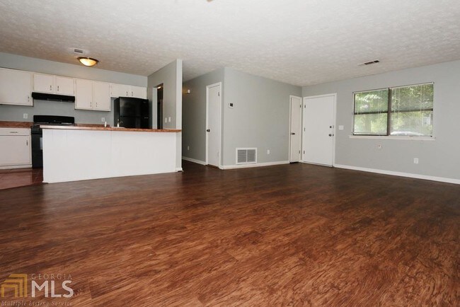 Building Photo - 8959 Ashwood Dr