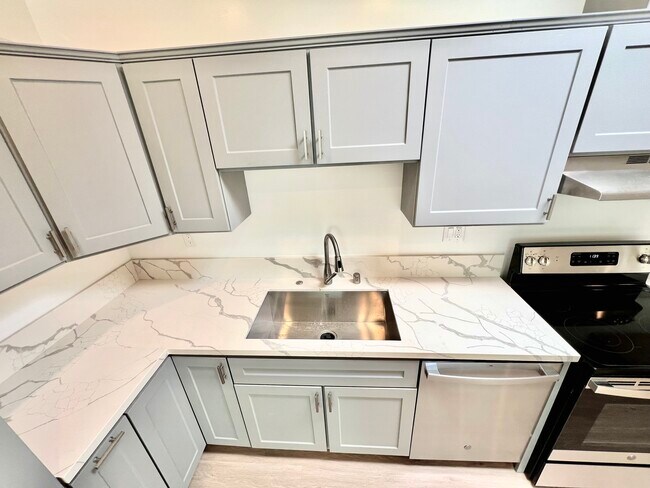Foto del edificio - 859 W 43rd Pl