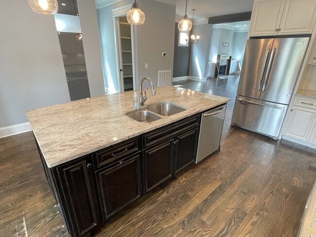 Building Photo - Green Hills/Lipscomb area home built in 20...
