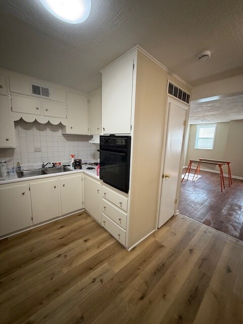 kitchen - 302 S Independence St