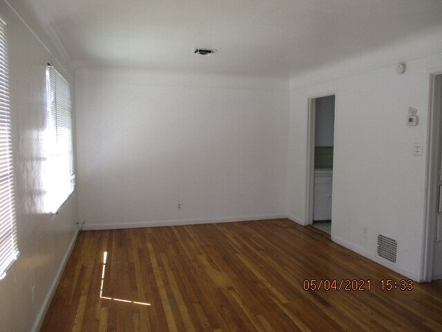 Building Photo - 219 Gass Ave