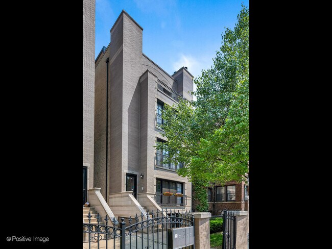 Building Photo - 3715 N Wilton Ave