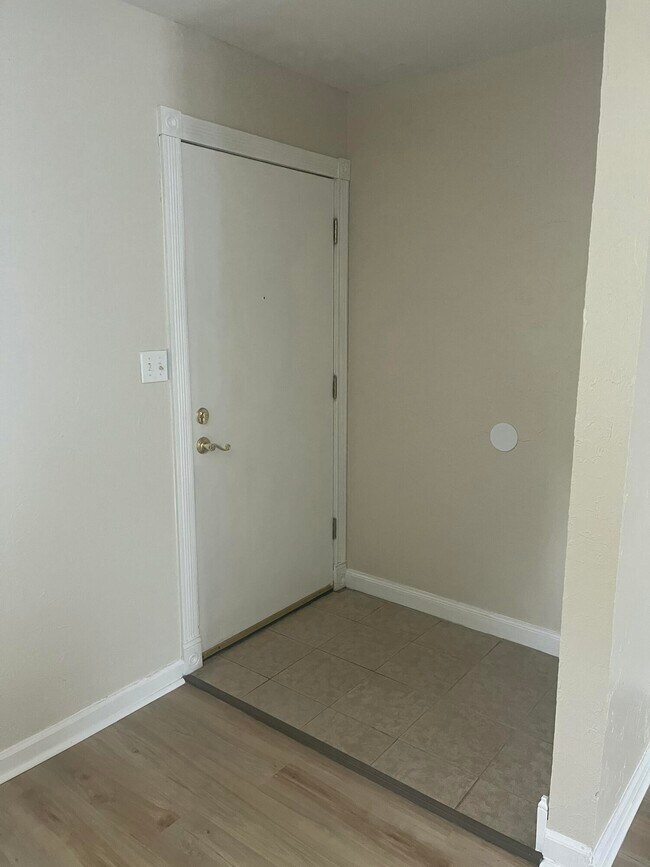 Foto del edificio - 706 Cottonwood Ct
