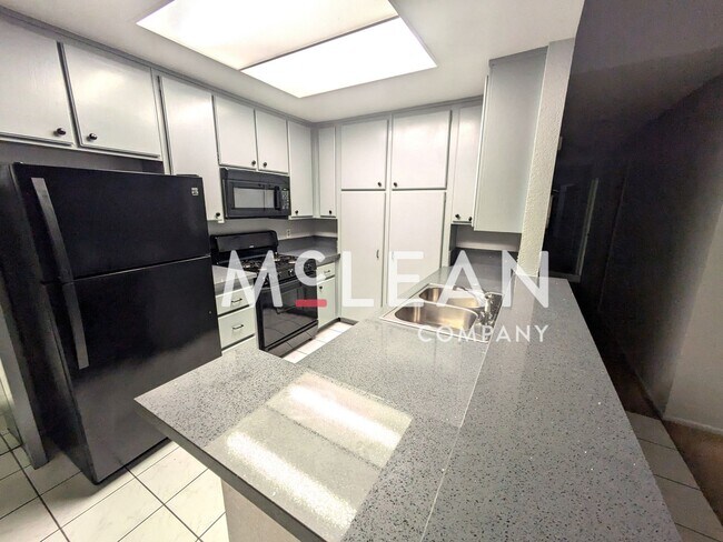 Foto del edificio - Three Bedroom in Cathedral City w/ Communi...