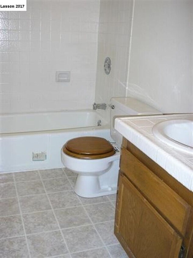 Foto del edificio - THREE BEDROOM TWO BATH HOME!