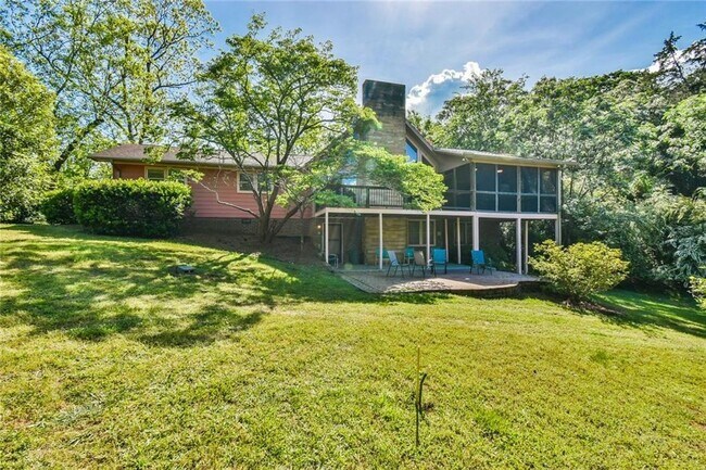 Foto del edificio - 935 Powderbag Creek Rd