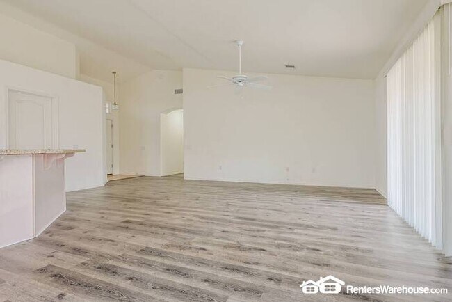 Building Photo - great 3/2 for $1725