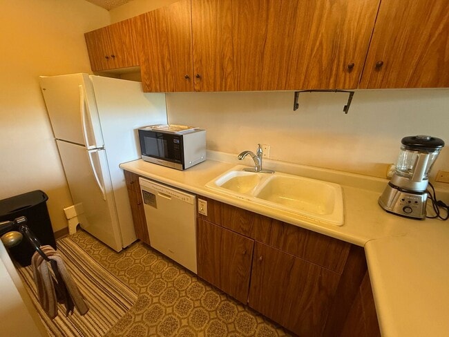 Building Photo - 1br - 2 Bath Furnished Kona Pacific Condo