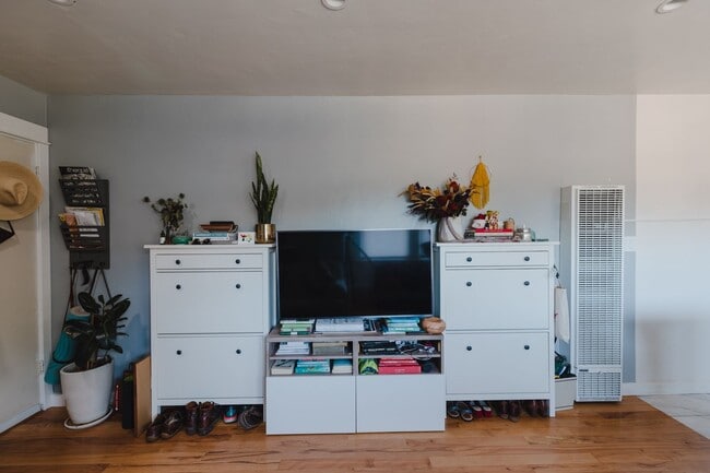 Building Photo - 687 Lincoln St