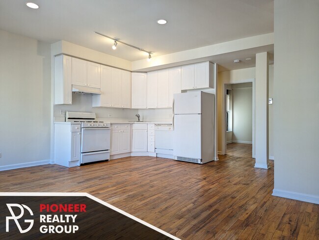 Building Photo - 927 W Dakin St