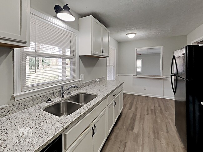 Building Photo - 2550 Stoney Brook Ln