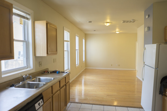 Looking to living room from kitchen - 724 E Center St