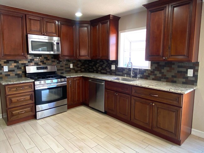 Building Photo - Dublin 3 bd/2 ba., 2 year lease, pool, Gre...