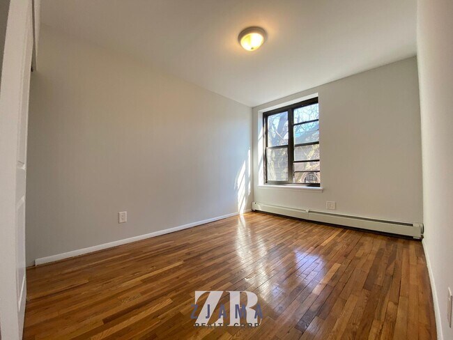 Foto del edificio - 152 Parkside Ave