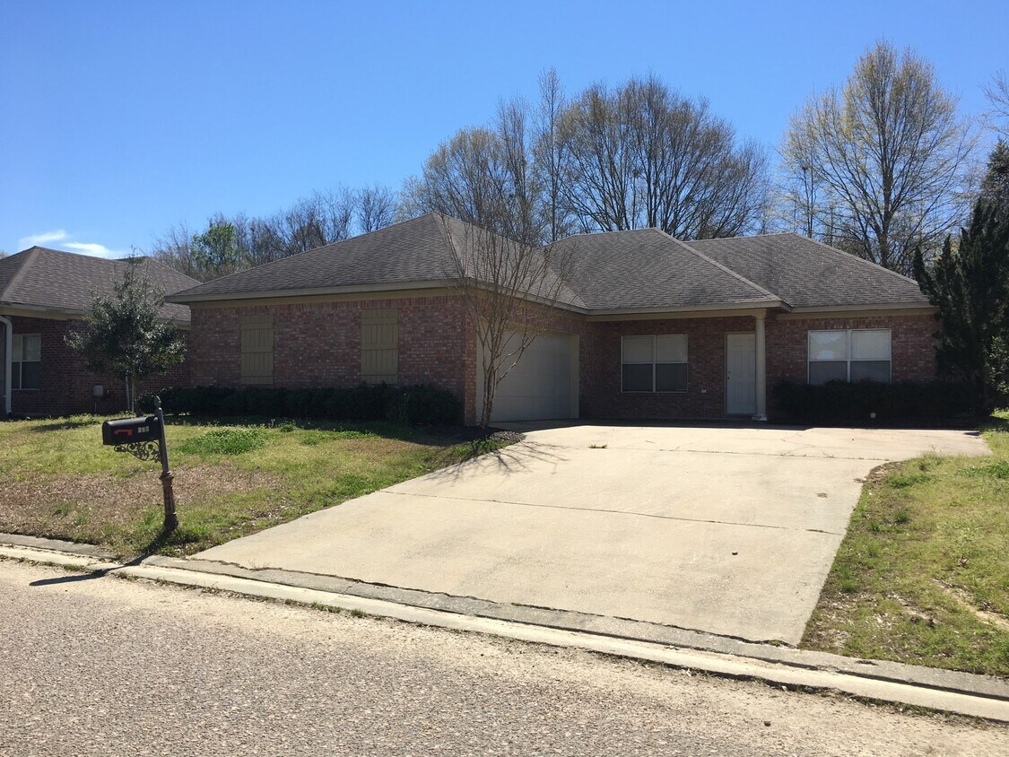 Primary Photo - 107 Newport Dr