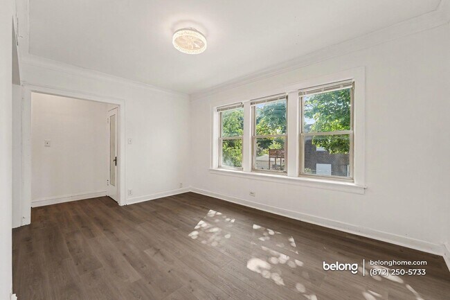 Foto del edificio - 8735 S Langley Ave