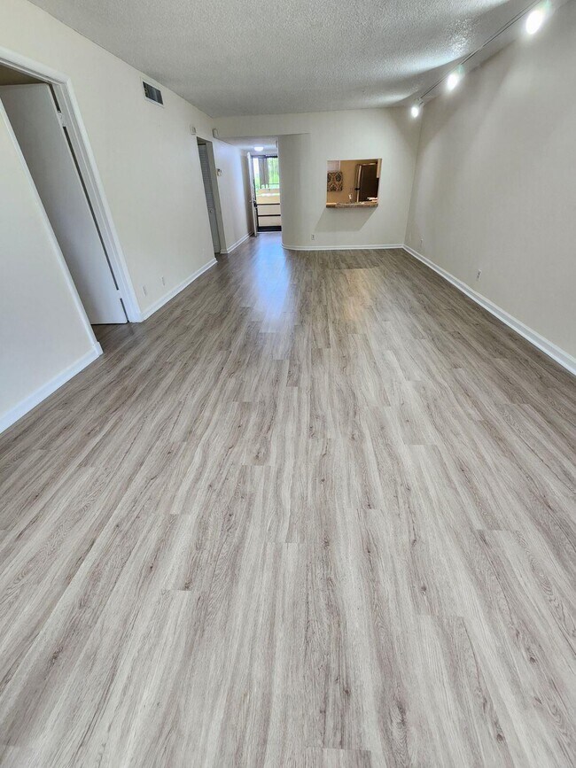 Foto del edificio - 3905 N Nob Hill Rd