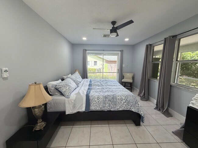 Building Photo - 1392 Riverside Cir